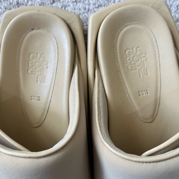 Gia Borghini Scuba Slides in Butter Yellow Size 38.5 (US 8-8.5) - Picture 5 of 10